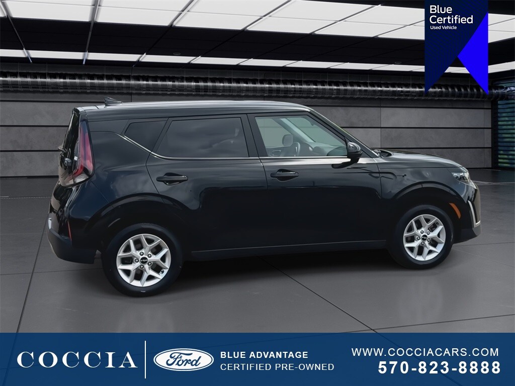 2023 Kia Soul LX photo 2