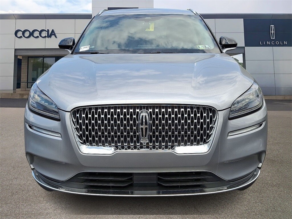 2022 Lincoln Corsair Standard photo 2