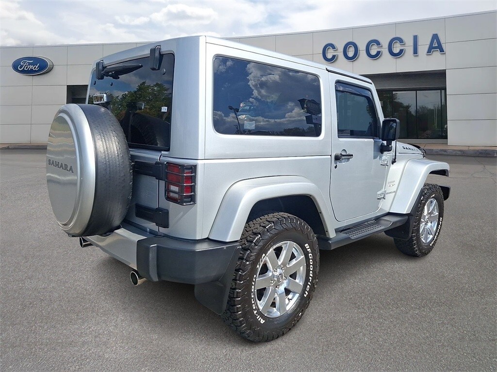 2012 Jeep Wrangler Sahara photo 4