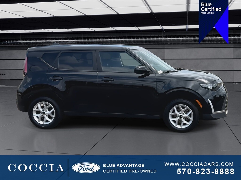 2023 Kia Soul LX photo 3