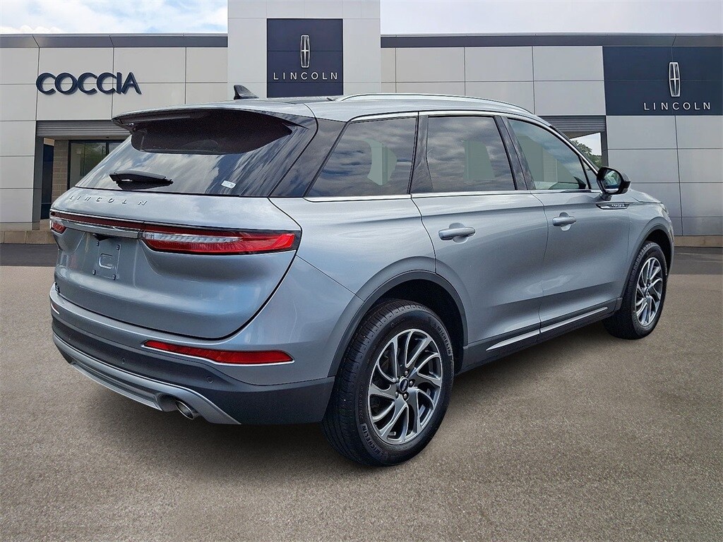 2022 Lincoln Corsair Standard photo 4