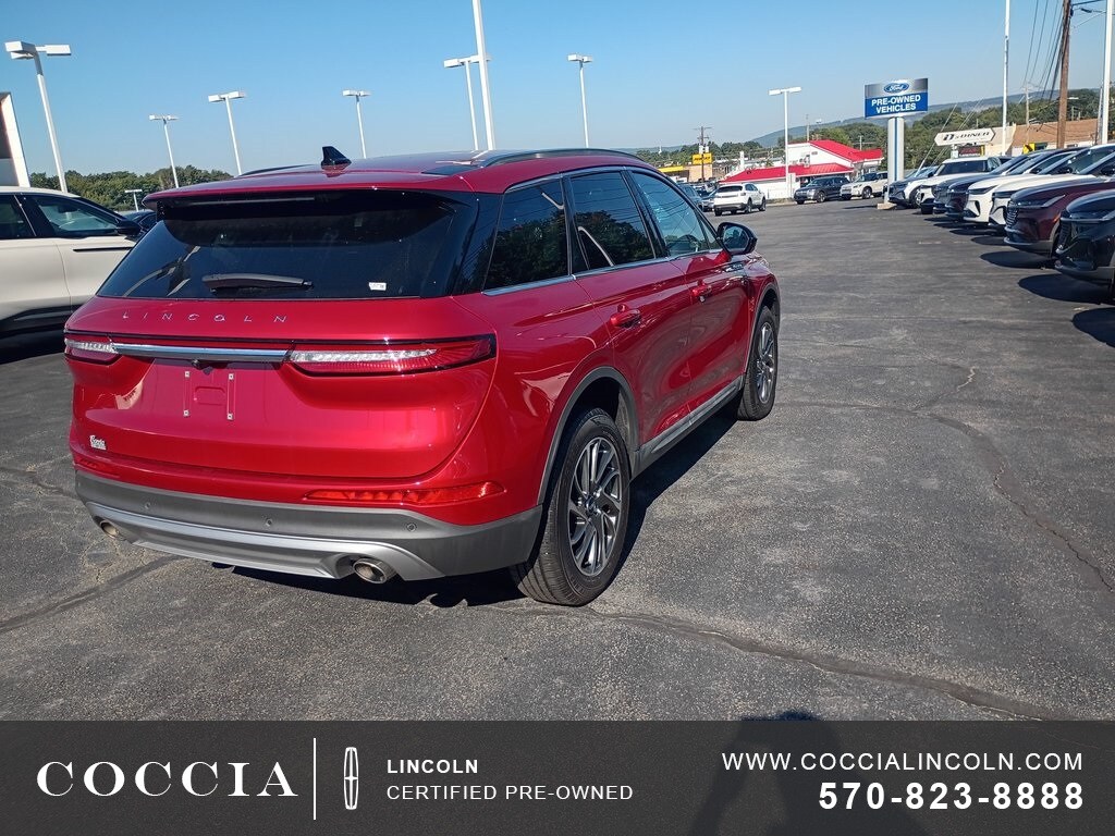 2022 Lincoln Corsair Standard photo 2