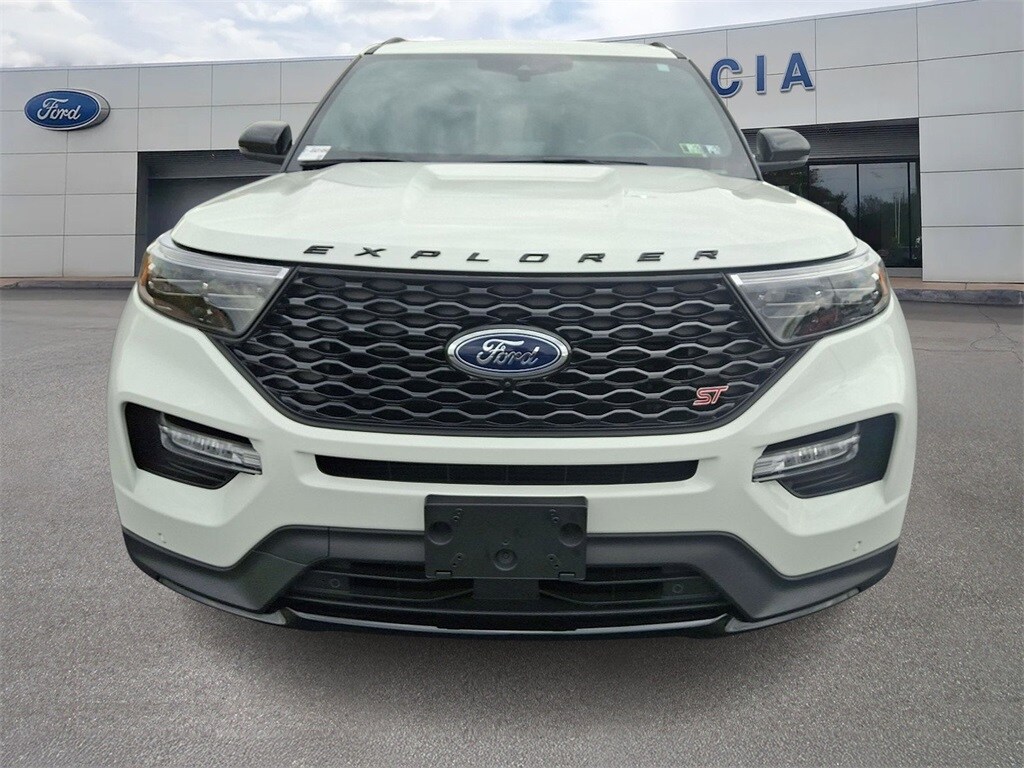 2024 Ford Explorer ST photo 2