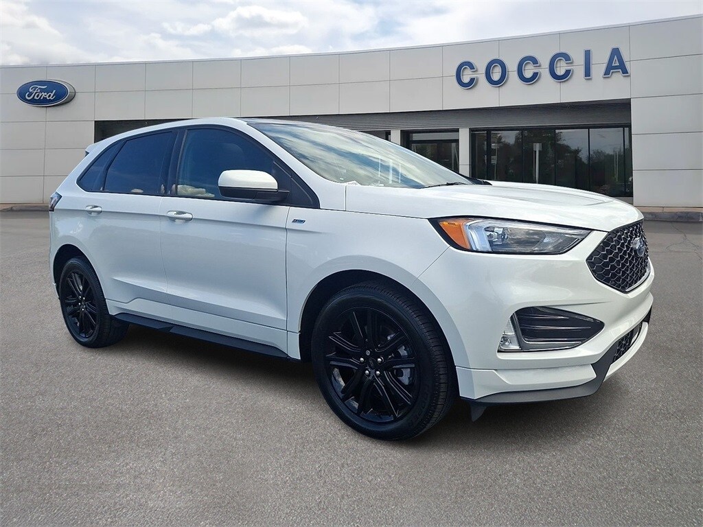 2022 Ford Edge ST photo 2