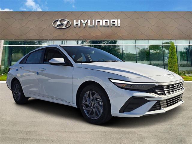 2025 Hyundai Elantra Blue's photo