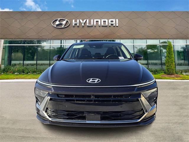 2025 Hyundai Sonata Hybrid Limited photo 2
