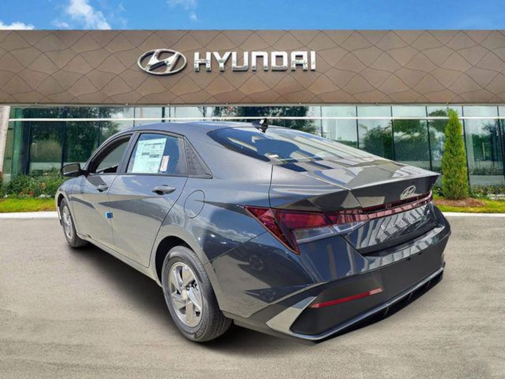 New 2026 Hyundai Elantra SE Sedan