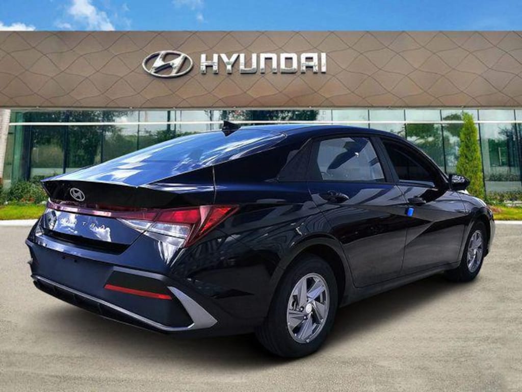 New 2026 Hyundai Elantra SE Sedan