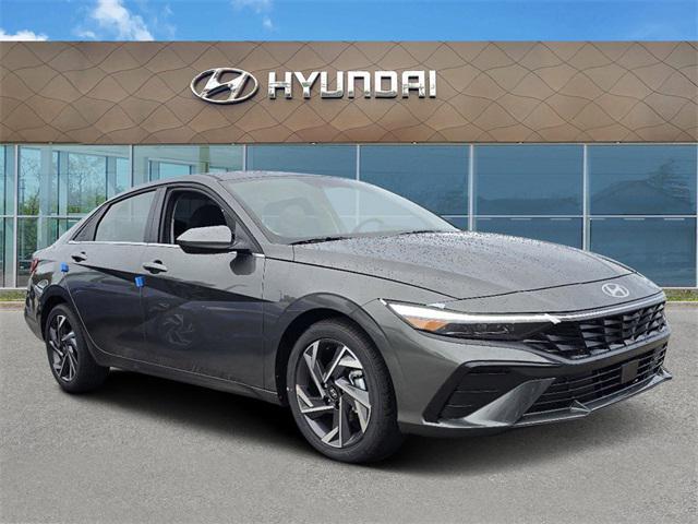 2025 Hyundai Elantra SEL's photo