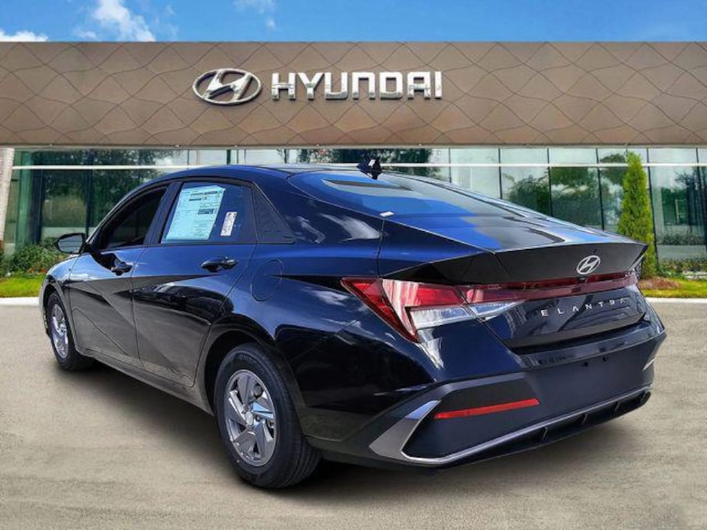New 2026 Hyundai Elantra SE Sedan