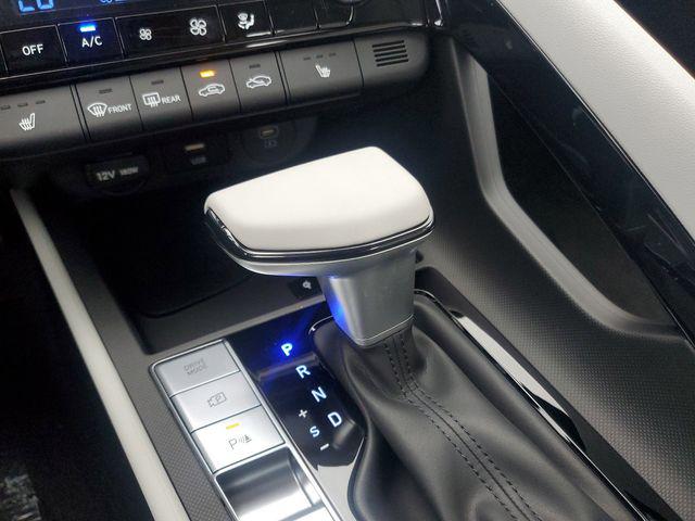 2025 Hyundai Elantra Limited - Photo 10