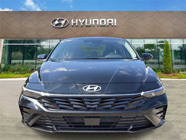 2025 Hyundai Elantra SEL Convenience photo 2