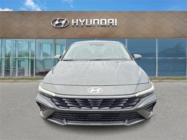 2025 Hyundai Elantra SEL Convenience photo 2