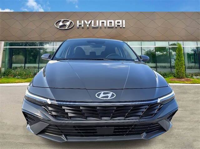 2025 Hyundai Elantra SEL Convenience photo 2