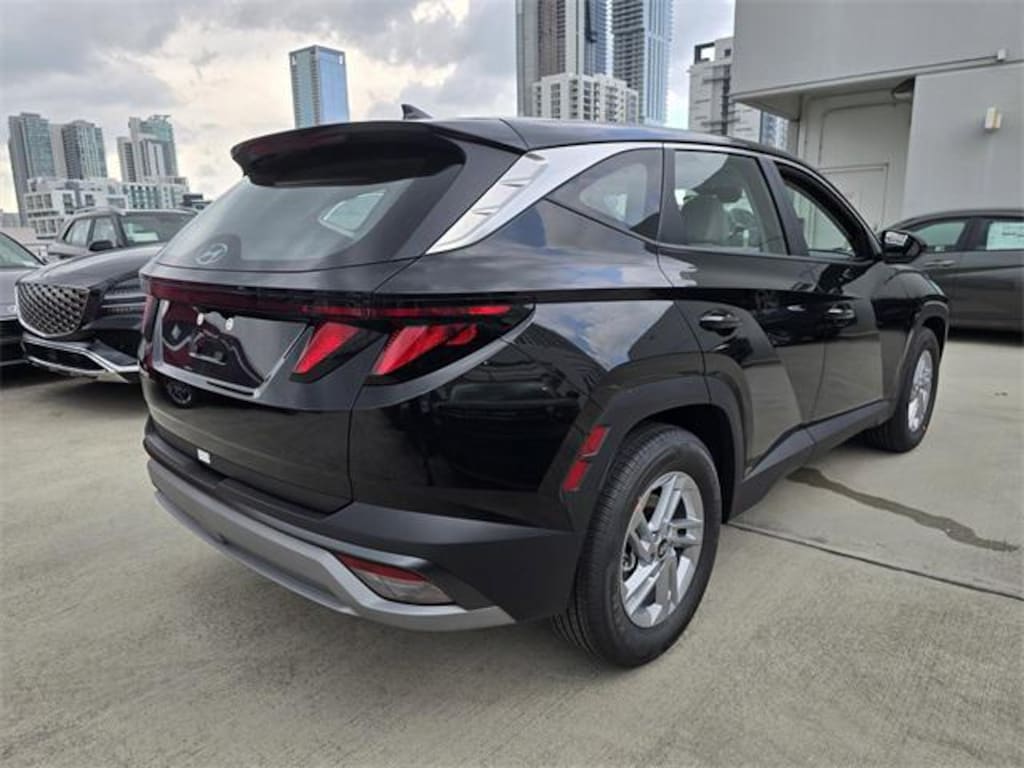 New 2025 Hyundai Tucson SE FWD SUV