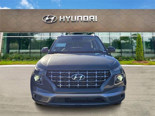 2025 Hyundai Venue Limited photo 2