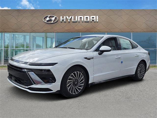 2025 Hyundai Sonata Hybrid SEL photo 2
