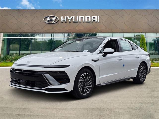 2025 Hyundai Sonata Hybrid Limited photo 2