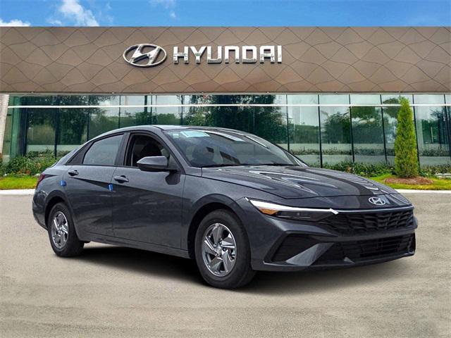 2026 Hyundai Elantra SE's photo