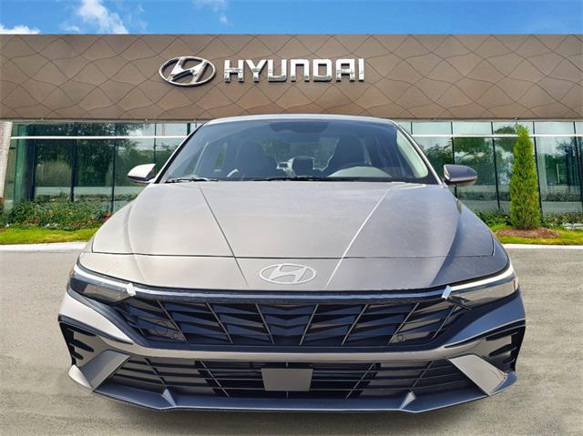 2025 Hyundai Elantra SEL Convenience photo 2