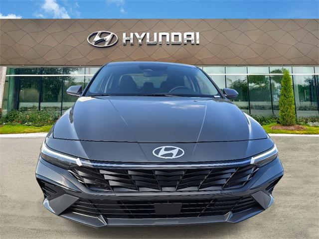 2025 Hyundai Elantra SEL Convenience photo 2