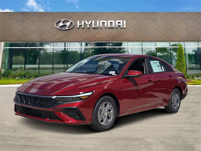2025 Hyundai Elantra SE photo 2