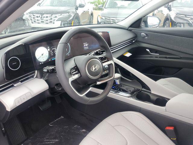 2025 Hyundai Elantra Limited - Photo 9