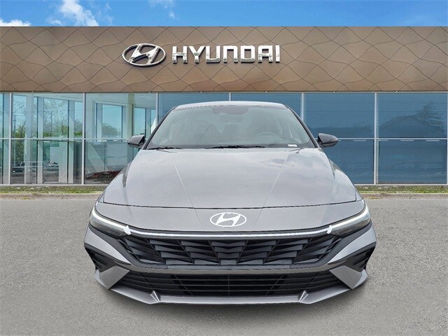 2025 Hyundai Elantra SEL Convenience photo 2