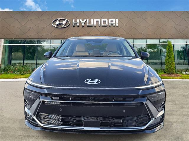 2025 Hyundai Sonata Hybrid Limited photo 2