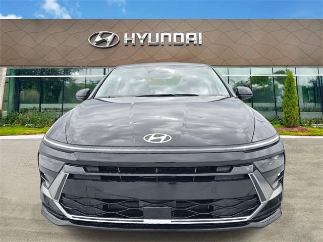 2025 Hyundai Sonata Hybrid SEL photo 2