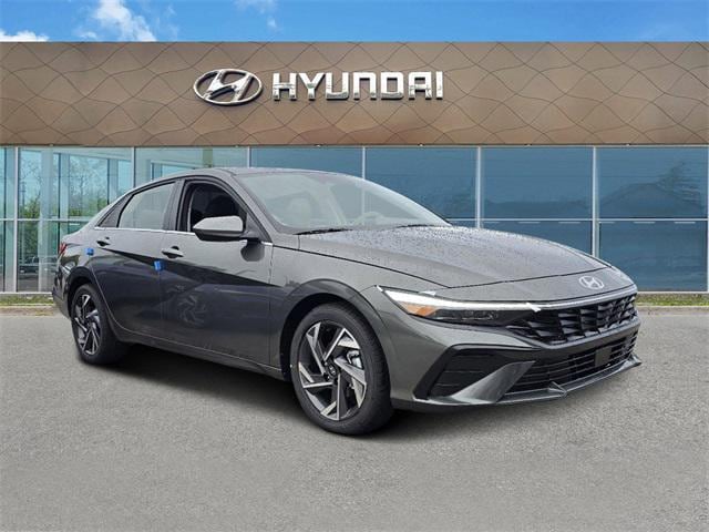 2025 Hyundai Elantra SEL's photo