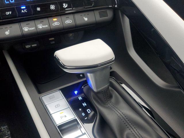 2025 Hyundai Elantra Limited - Photo 10