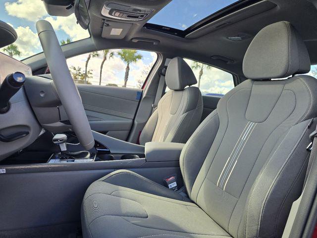2025 Hyundai Elantra SEL - Photo 12
