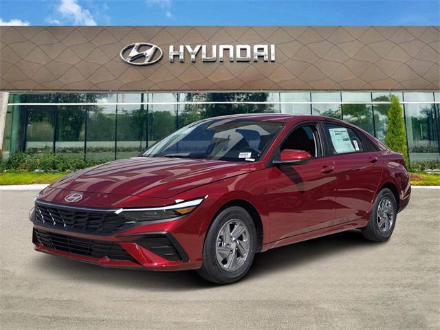 2025 Hyundai Elantra SE photo 2