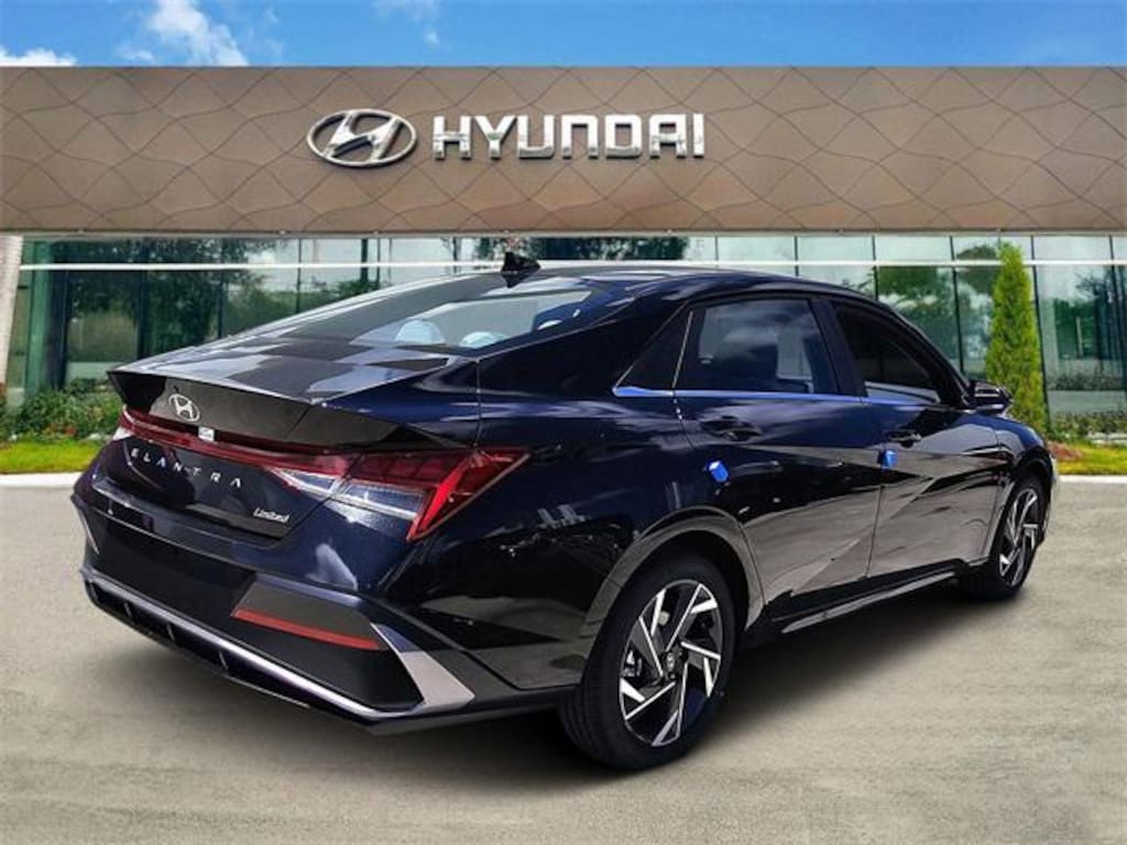 New 2025 Hyundai Elantra SEL Sport Sedan