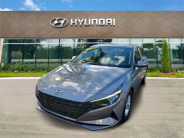 2023 Hyundai Elantra SE photo 2