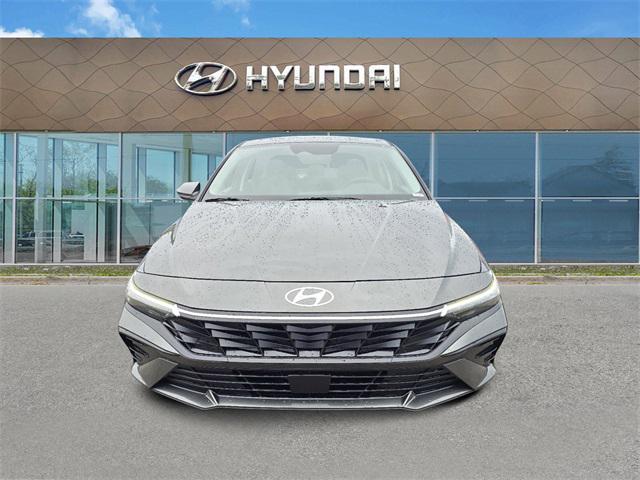 2025 Hyundai Elantra SEL Convenience photo 2