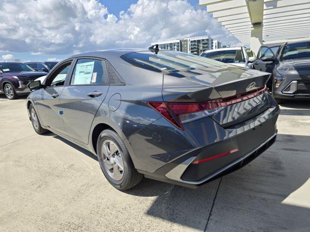 New 2026 Hyundai Elantra SE Sedan