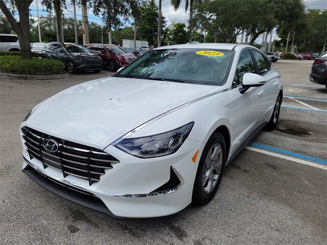 2023 Hyundai Sonata SE photo 2