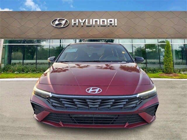 2025 Hyundai Elantra SEL Sport photo 2