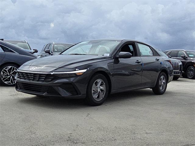 2026 Hyundai Elantra SE photo 2