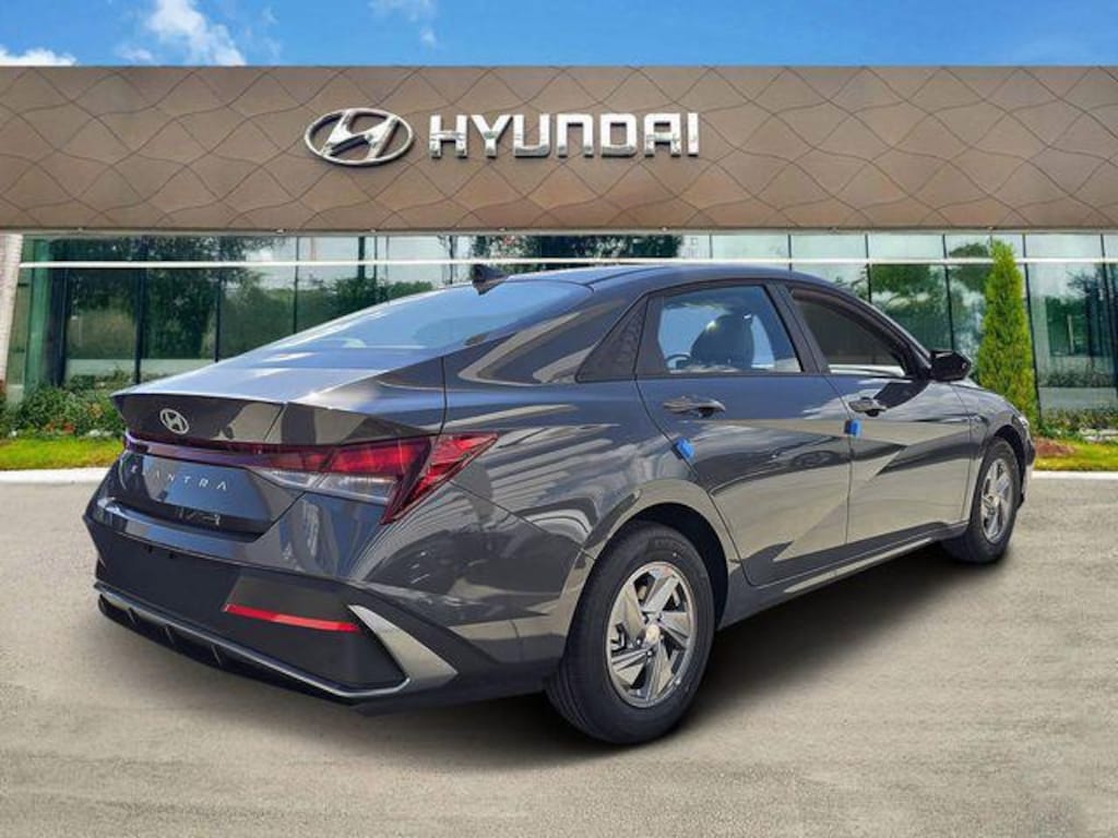 New 2026 Hyundai Elantra SE Sedan