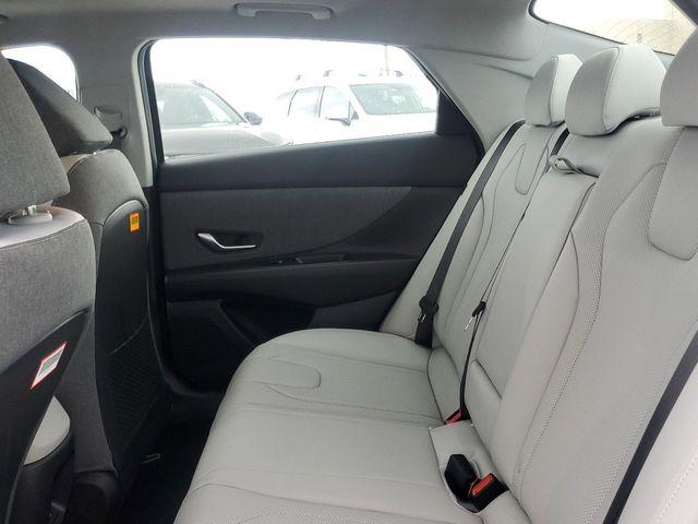 2025 Hyundai Elantra Limited - Photo 6
