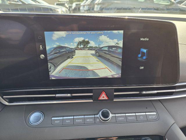 2025 Hyundai Elantra SEL - Photo 15