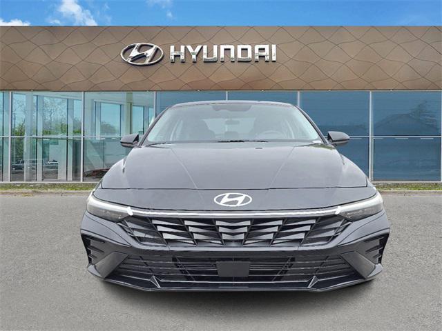 2025 Hyundai Elantra SEL Convenience photo 2