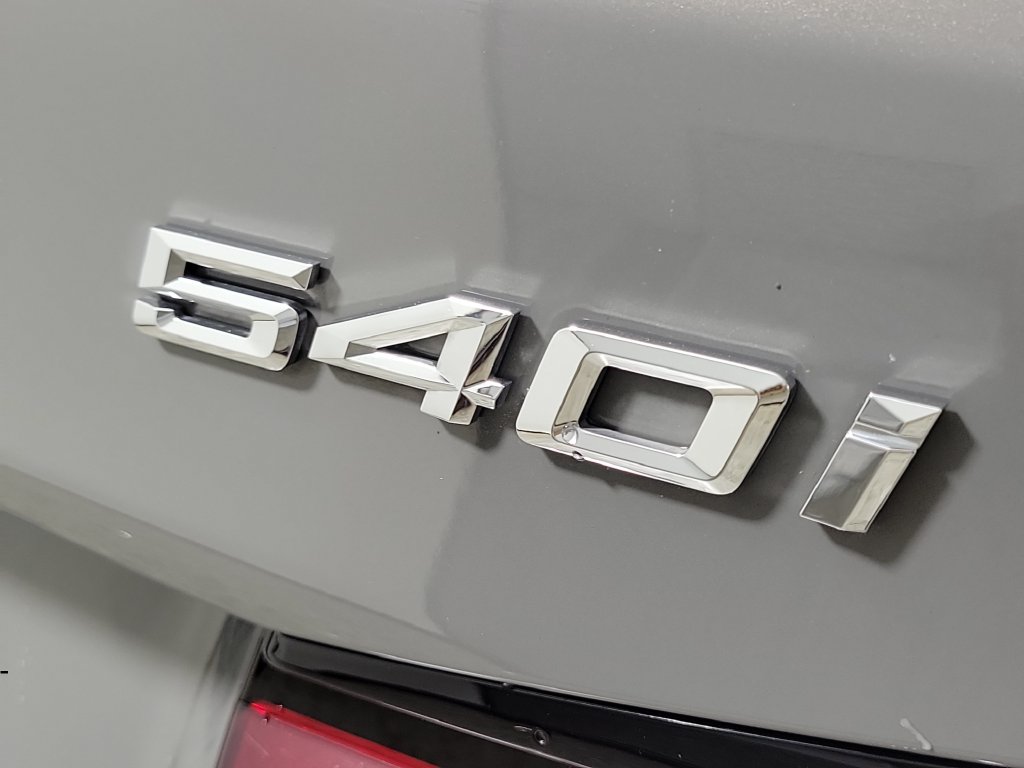 2021 BMW 5 Series 6