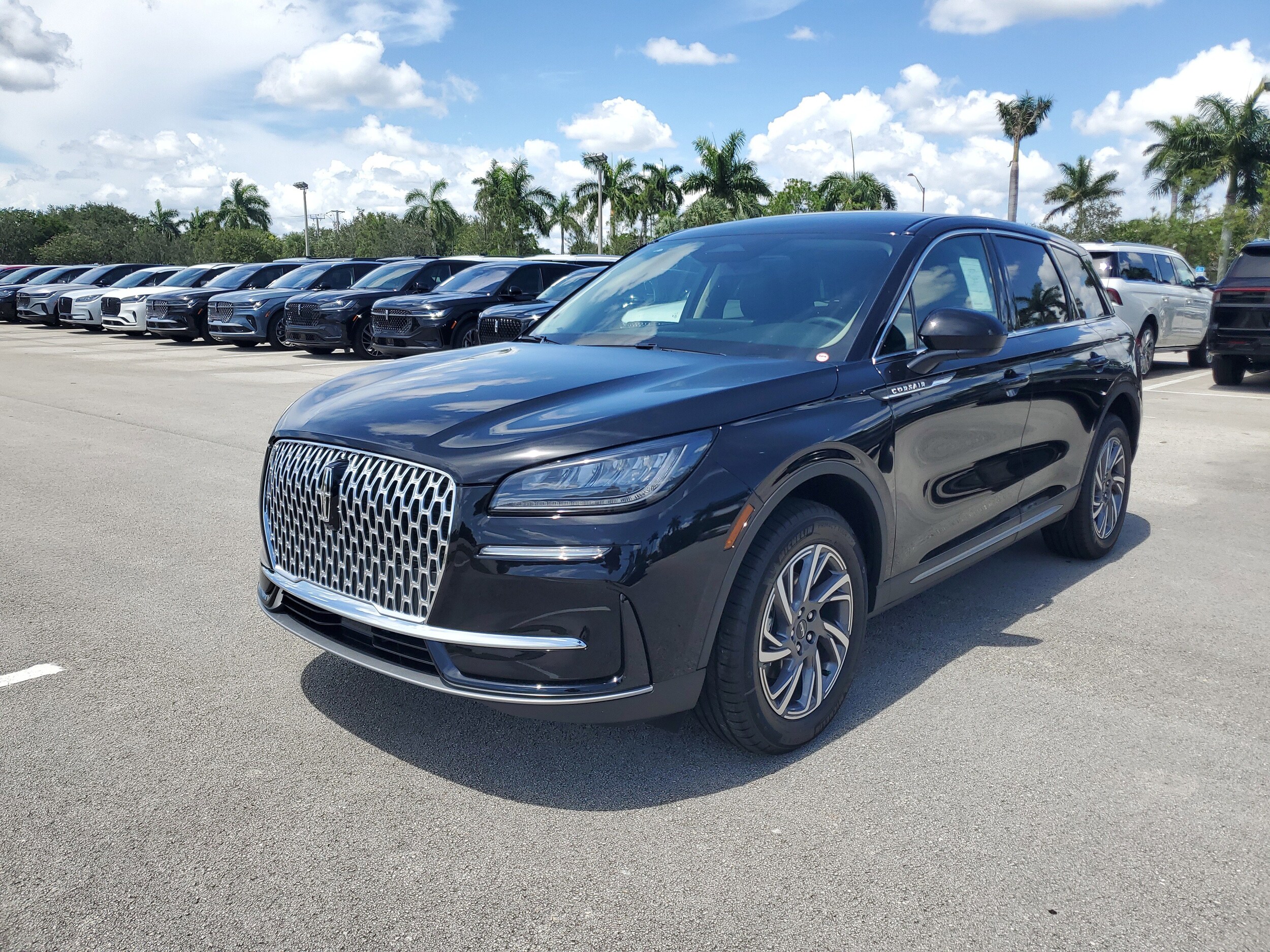 2025 Lincoln Corsair Premiere photo 2