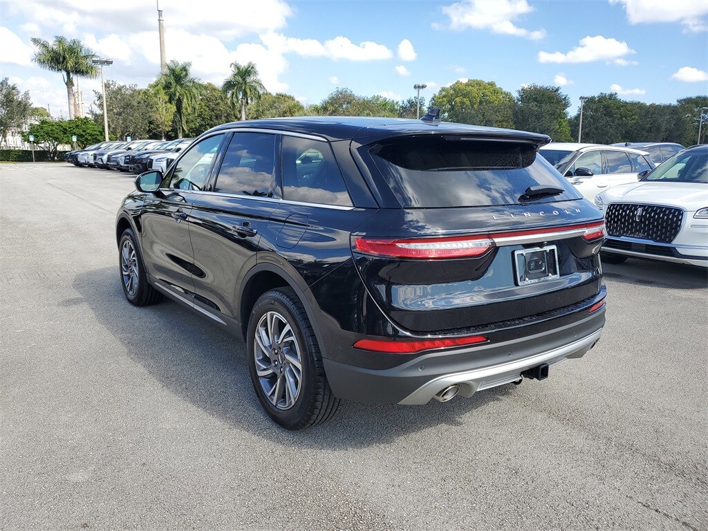 2025 Lincoln Corsair Premiere photo 3