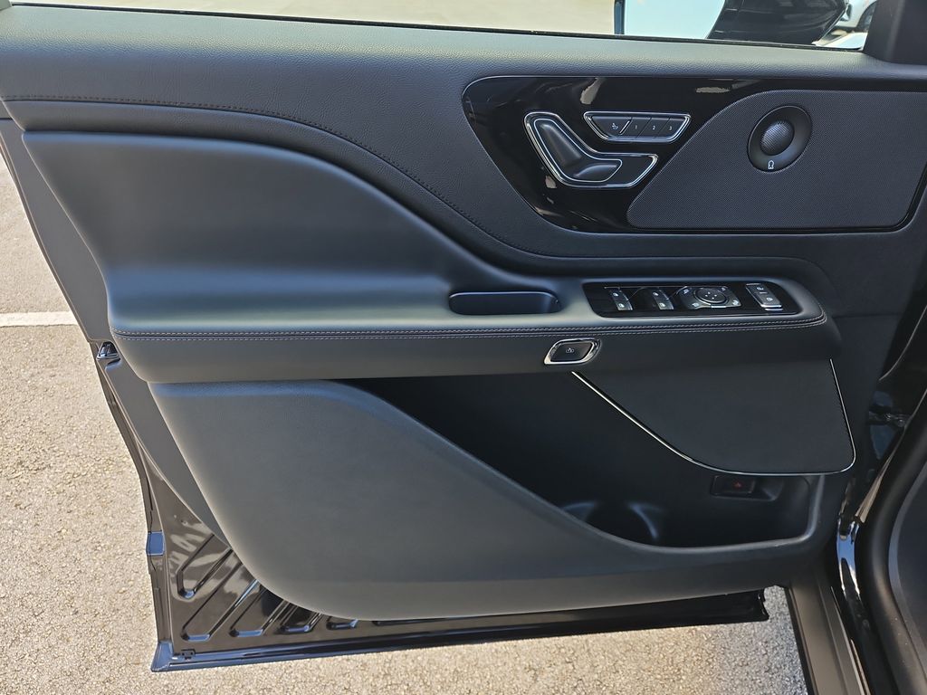 2025 Lincoln Aviator Premiere - Photo 18