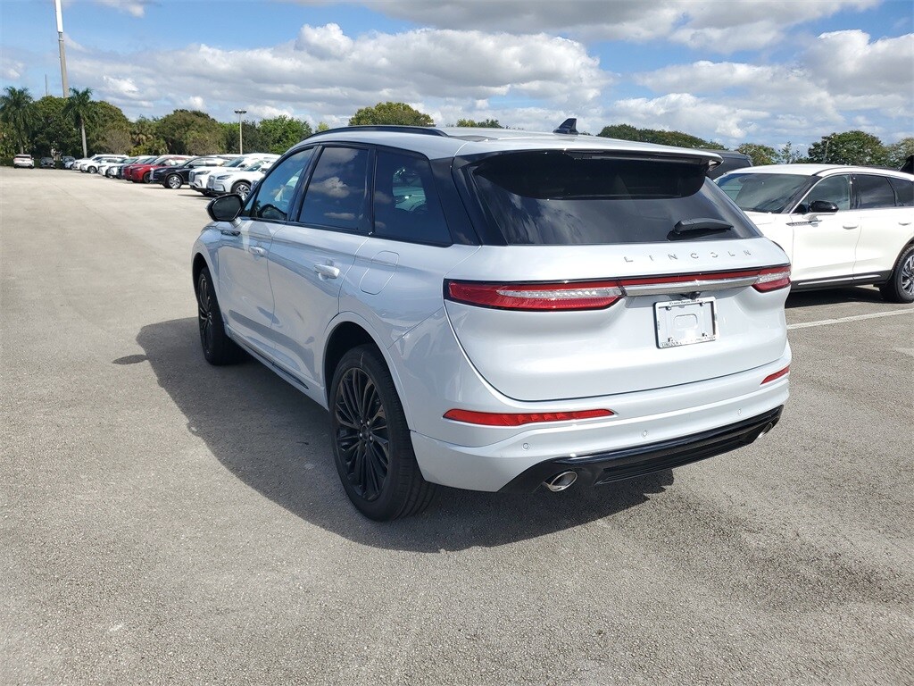 2026 Lincoln Corsair Premiere photo 3